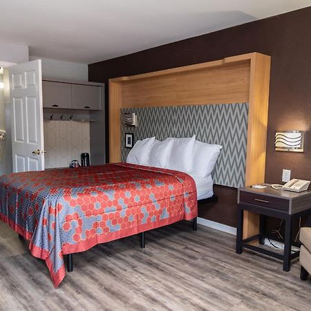Columbus Inn And Suites Esterno foto