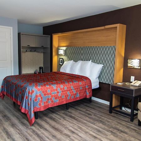 Columbus Inn And Suites Esterno foto