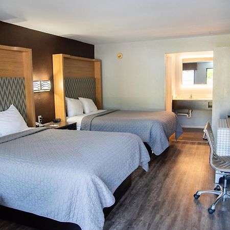 Columbus Inn And Suites Esterno foto