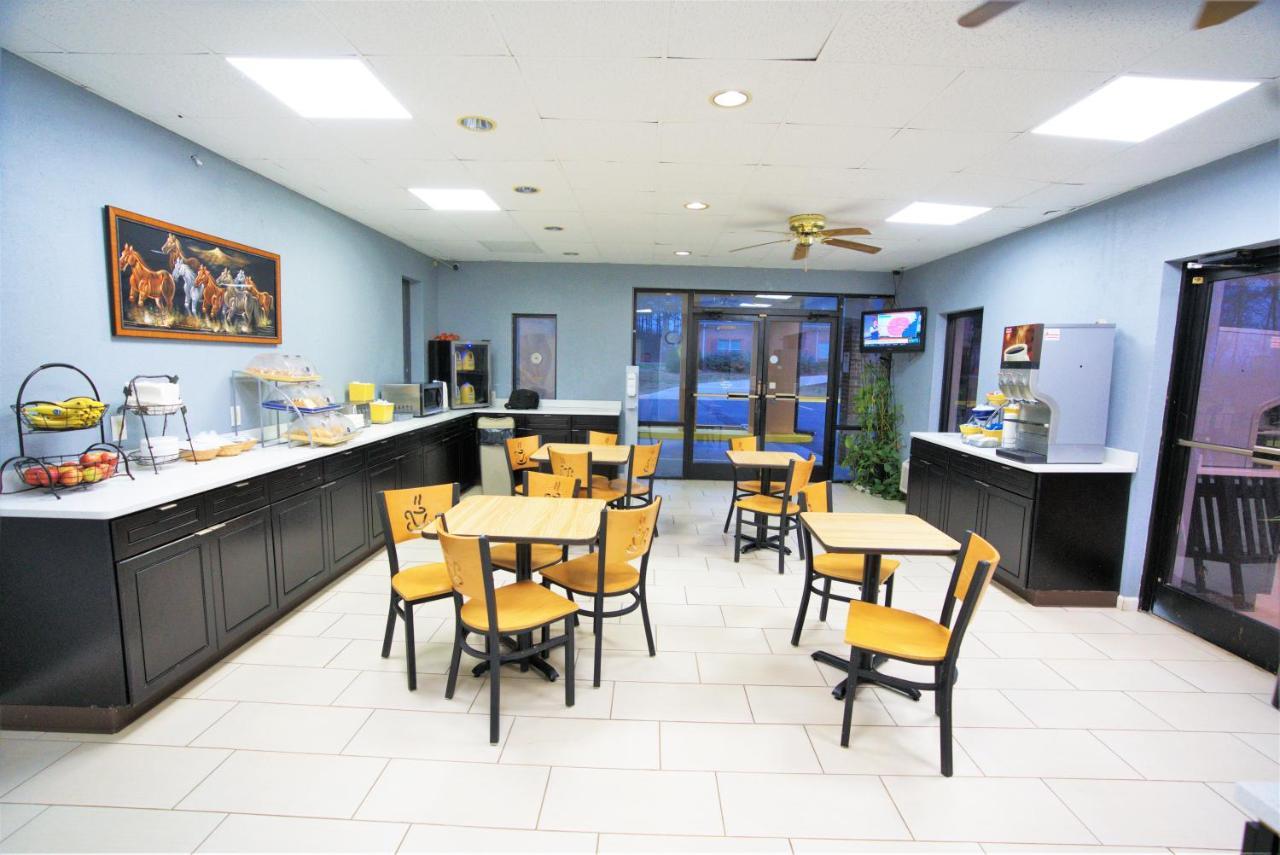 Columbus Inn And Suites Esterno foto