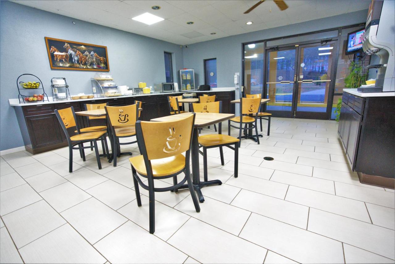 Columbus Inn And Suites Esterno foto