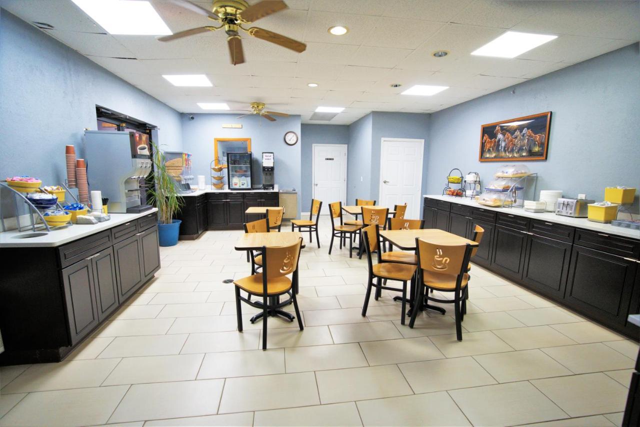 Columbus Inn And Suites Esterno foto