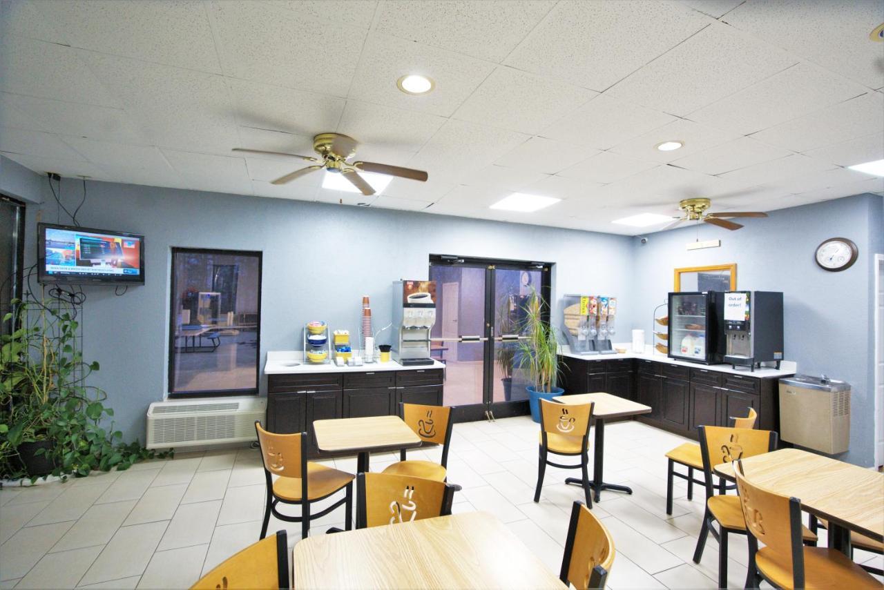 Columbus Inn And Suites Esterno foto