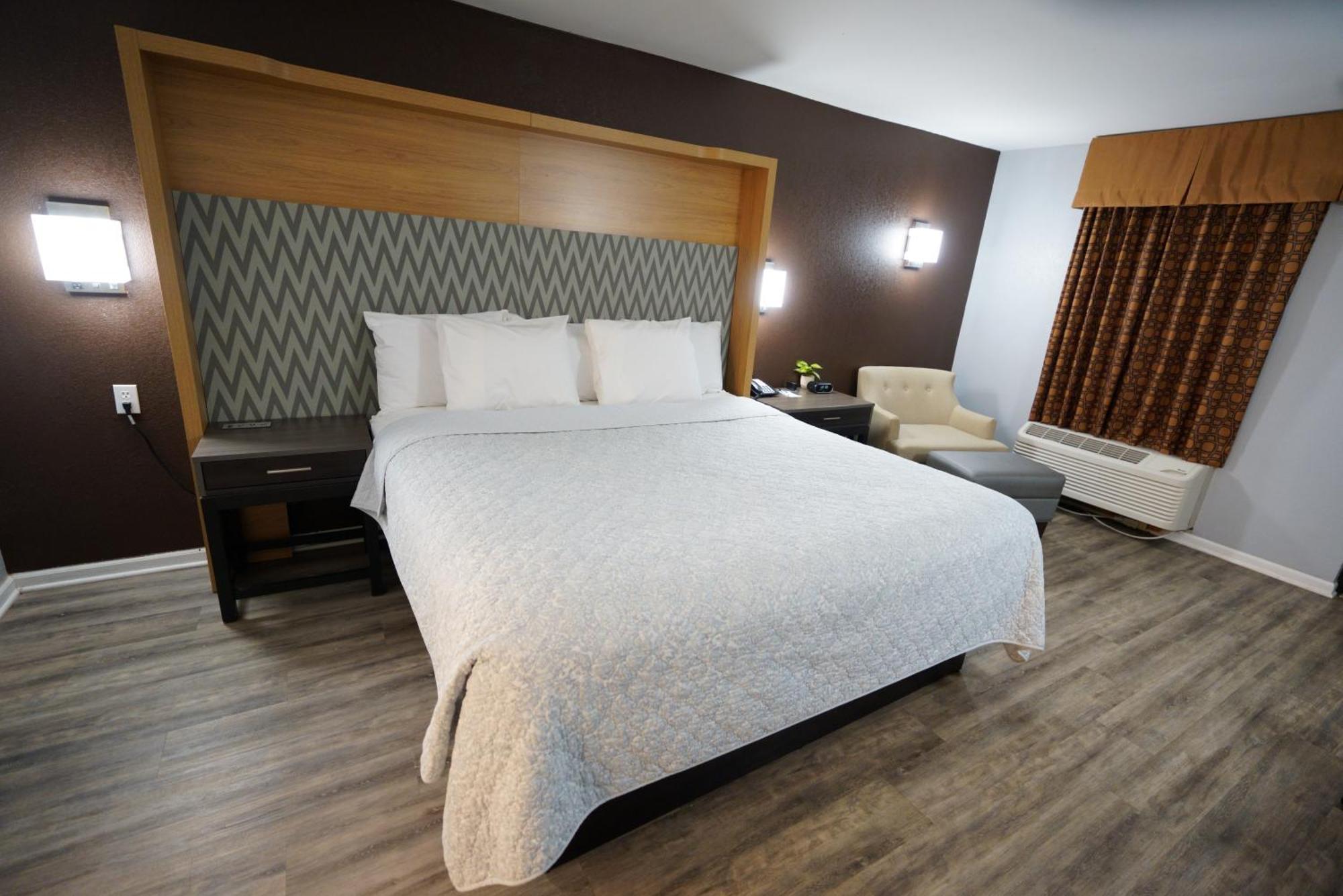 Columbus Inn And Suites Esterno foto