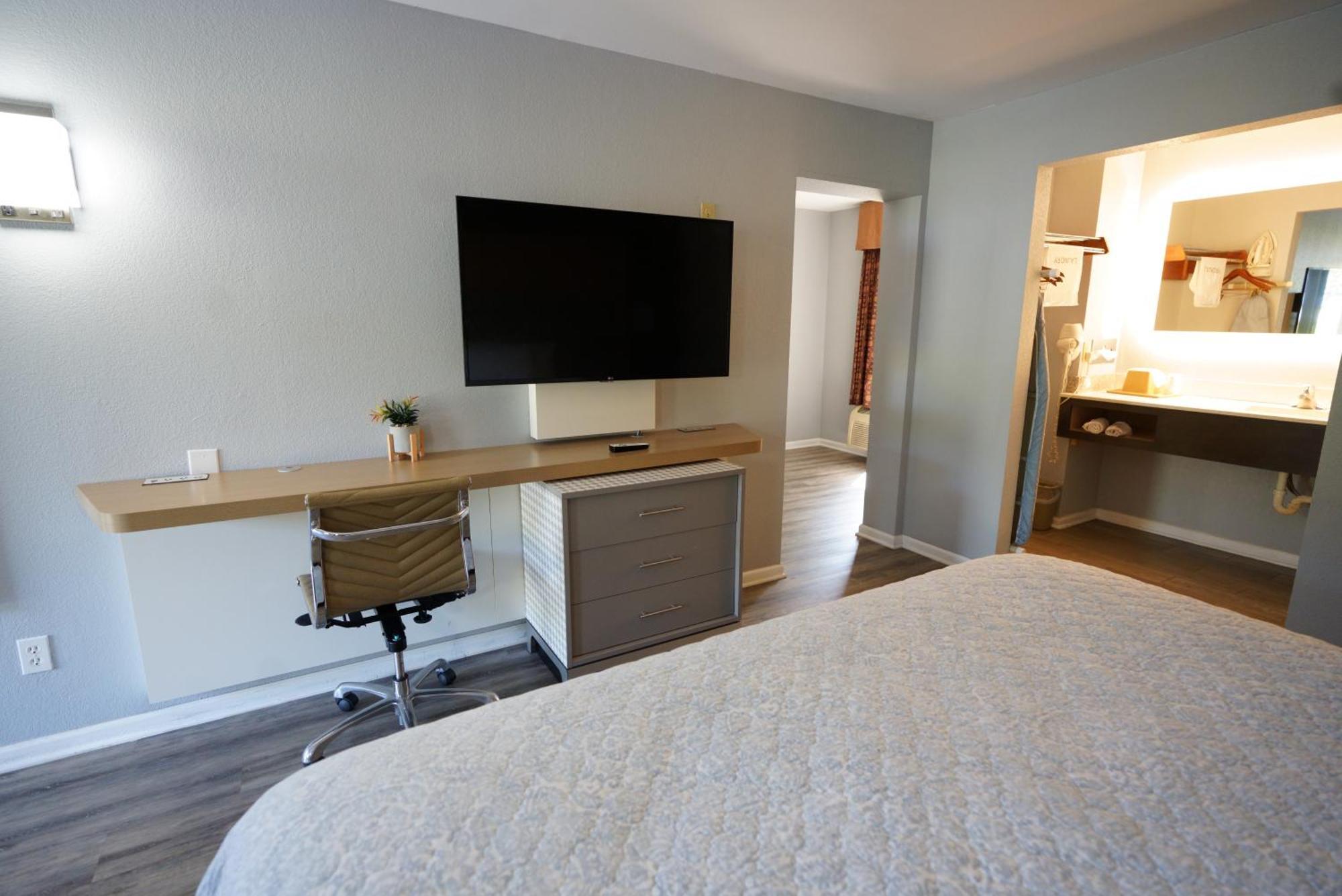 Columbus Inn And Suites Esterno foto