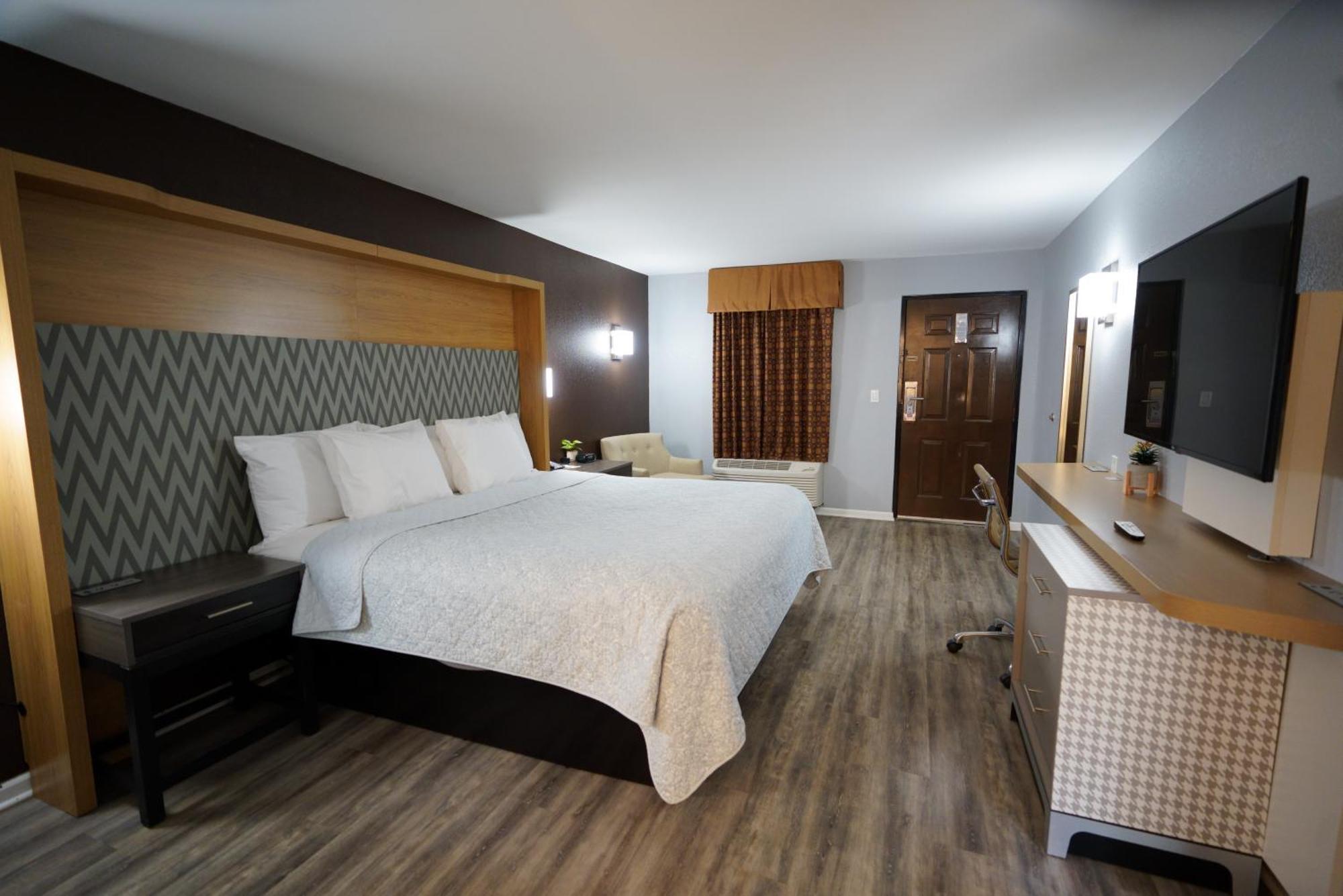 Columbus Inn And Suites Esterno foto