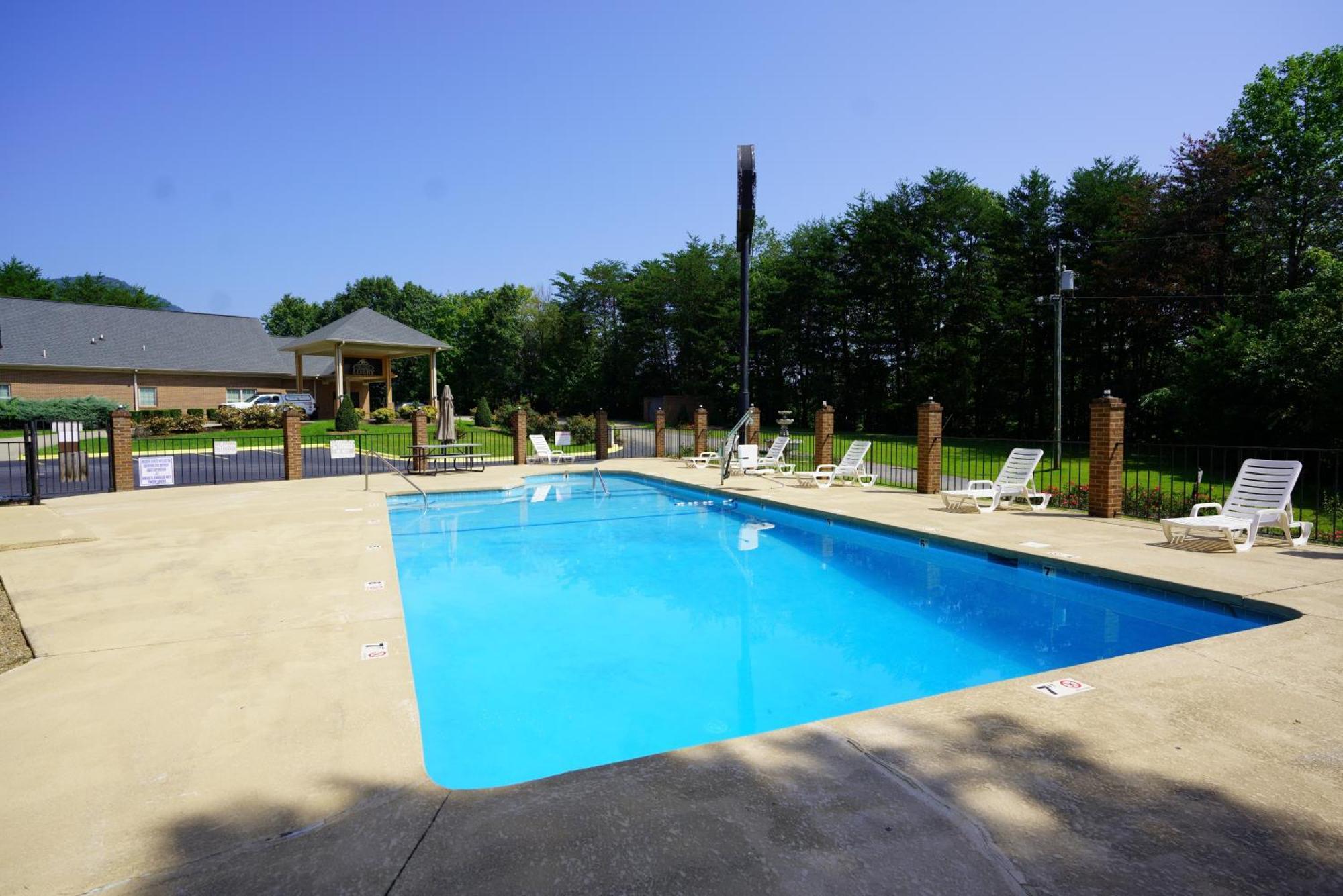 Columbus Inn And Suites Esterno foto