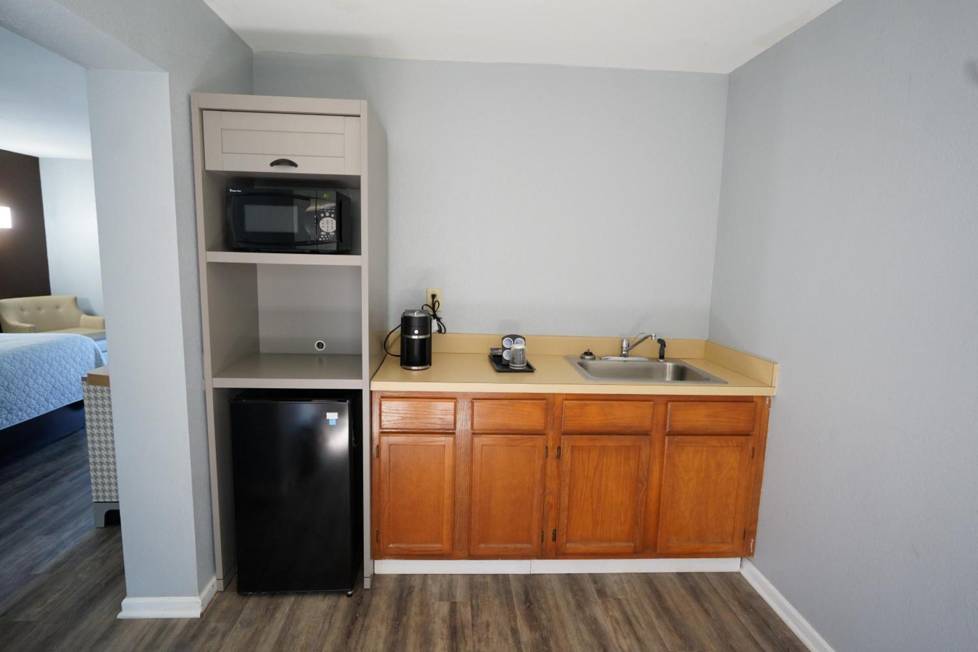 Columbus Inn And Suites Esterno foto