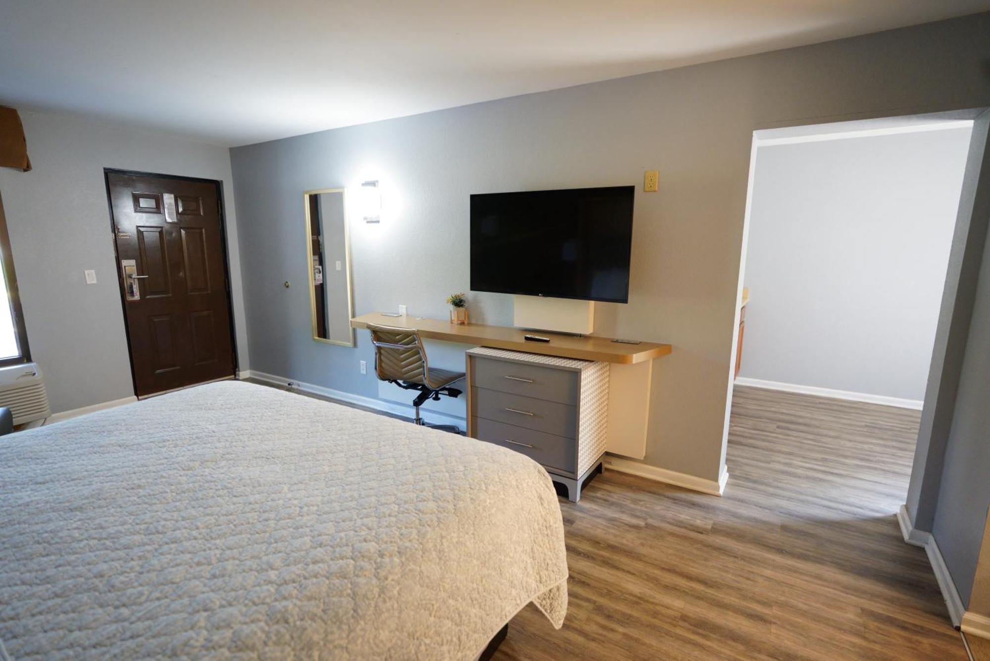 Columbus Inn And Suites Esterno foto