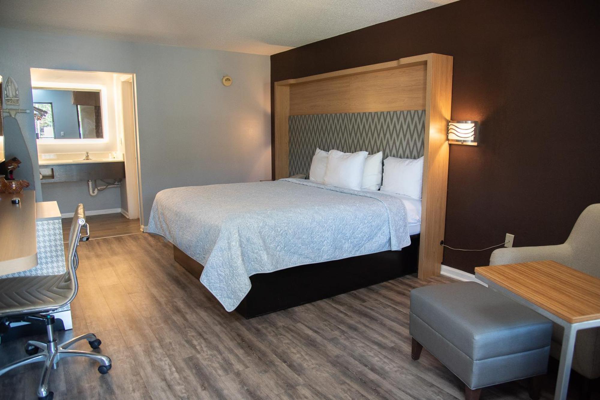 Columbus Inn And Suites Esterno foto
