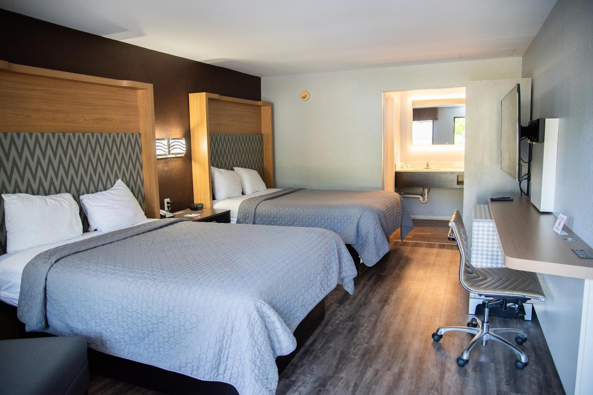 Columbus Inn And Suites Esterno foto