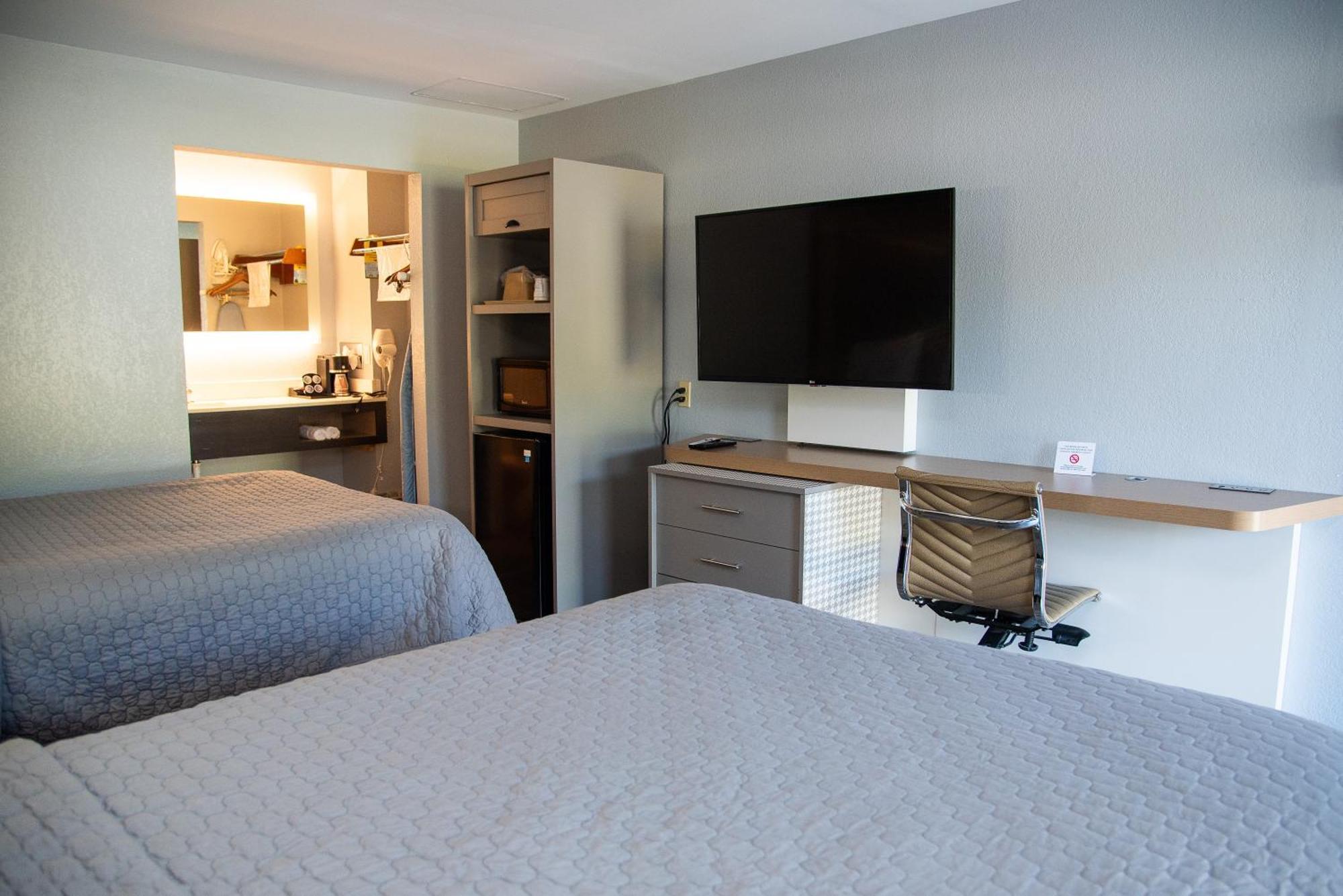 Columbus Inn And Suites Esterno foto