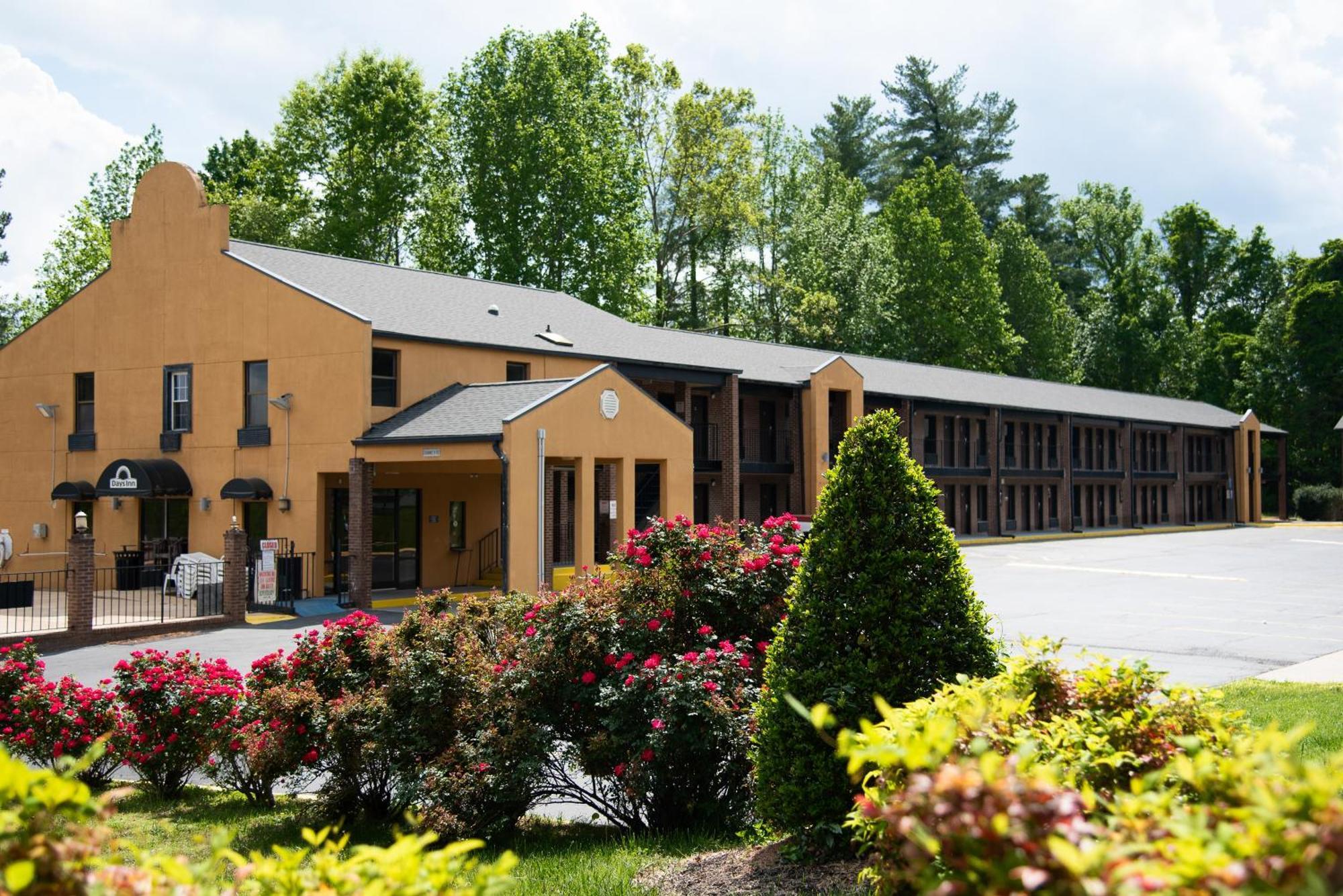 Columbus Inn And Suites Esterno foto