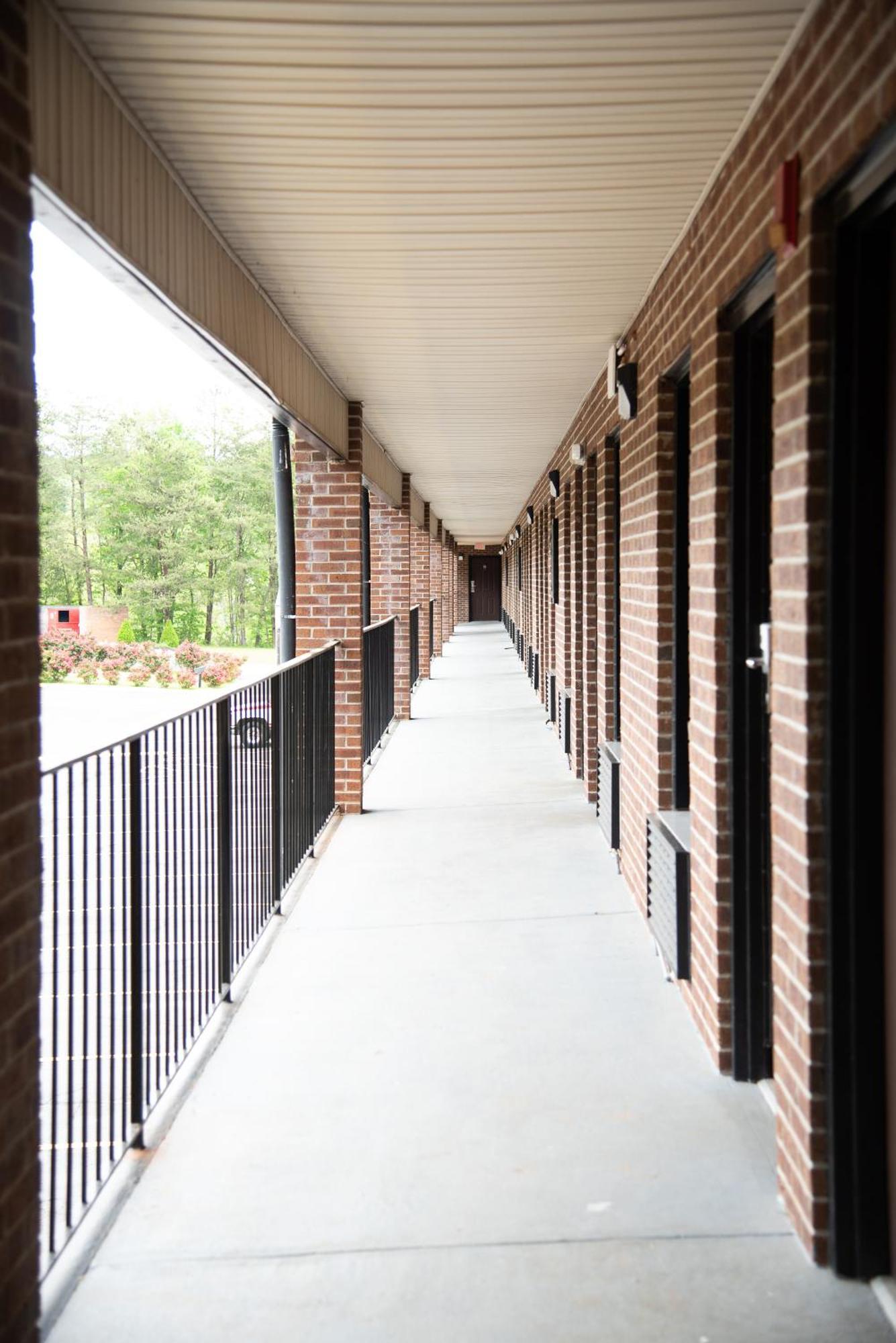 Columbus Inn And Suites Esterno foto