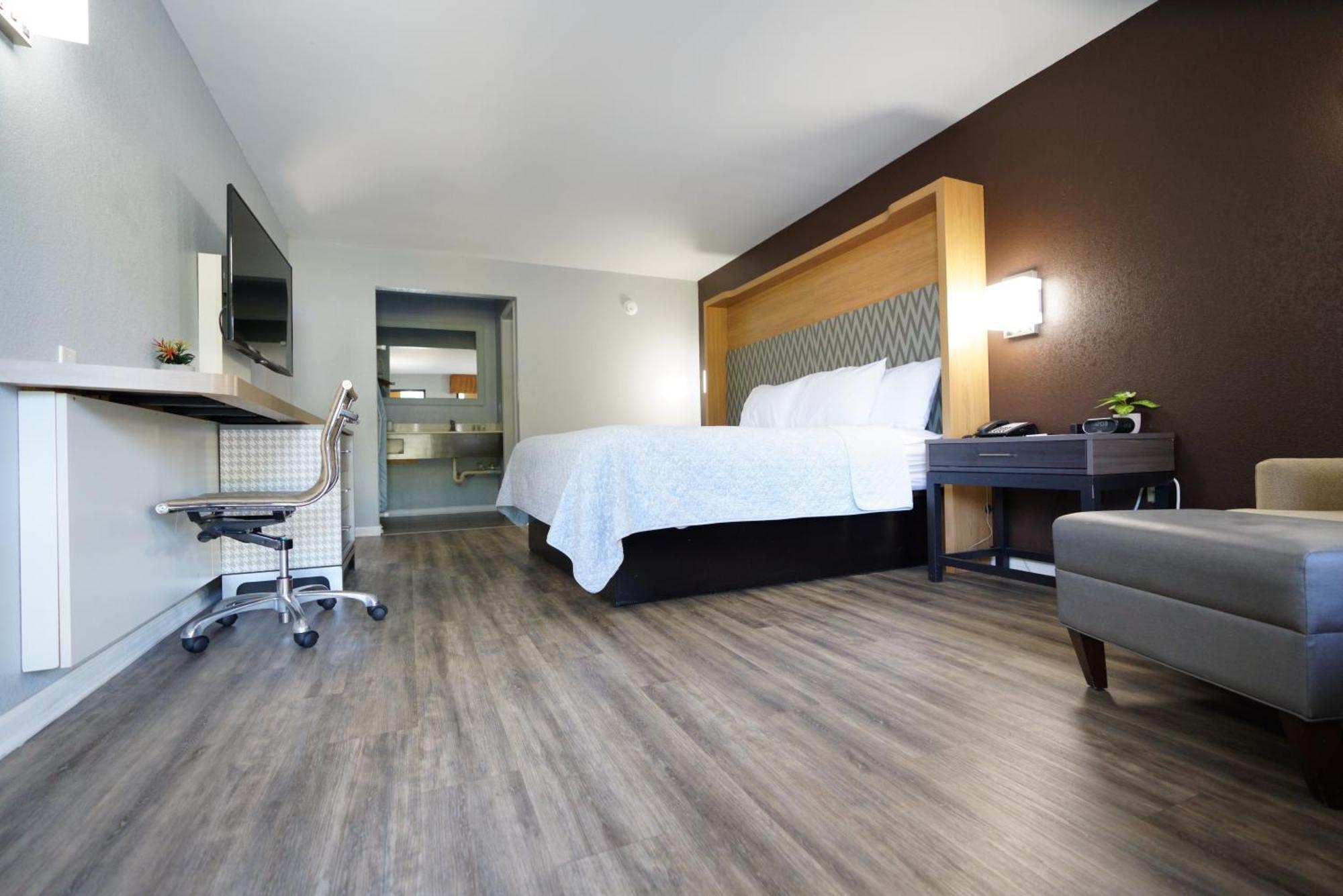 Columbus Inn And Suites Esterno foto