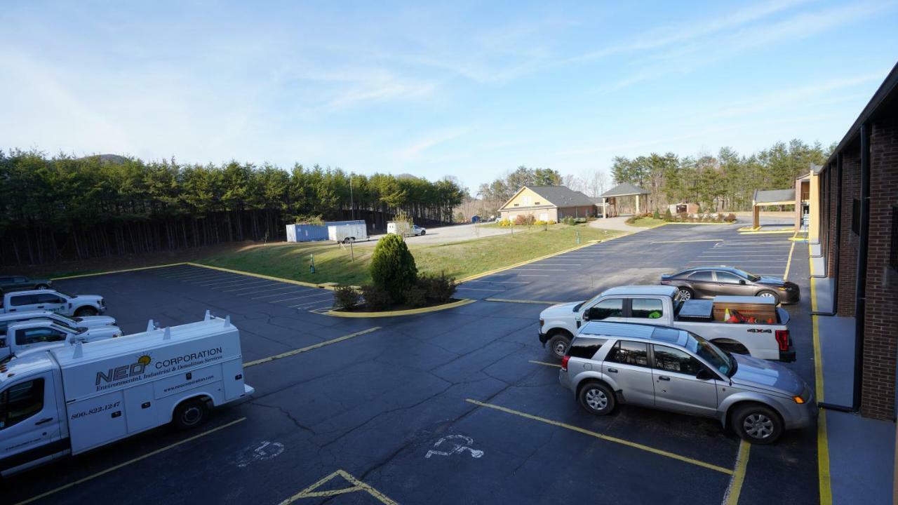 Columbus Inn And Suites Esterno foto